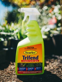 Searles Trifend Complete Garden Spray 1L yellow bottle