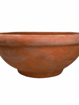 The Eurocotta Garden Bowl Traditional M 38x15cm (Copy) is a traditional round, reddish-brown terracotta bowl with a slightly tapered base and a thick rim, measuring 38x15cm.