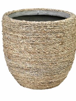 Introducing the Urban Grass Cylinder Grass 15x15cm, a stylish and lightweight alternative to traditional pots, featuring a large round design with an urban-inspired woven natural fiber exterior and an open top.