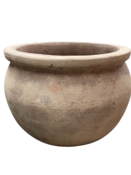 A round, smooth basalt pot with a wide opening, designed as an Antique Terracotta WaveRim Egg Basalt S 35x30cm.