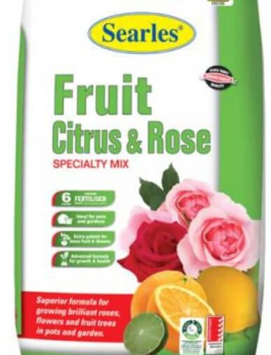 A 30L bag of SearlesĀ® Fruit, Citrus and Rose Speciality Mix, with images of roses, oranges, and lemons on the packāan ideal compost blend and soil improver for thriving plants.